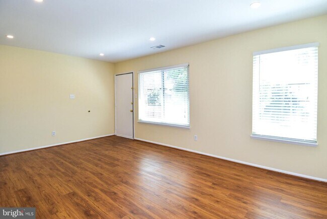 Building Photo - This home offers the perfect blend of modern updates, practical features, and unbeatable proximit...