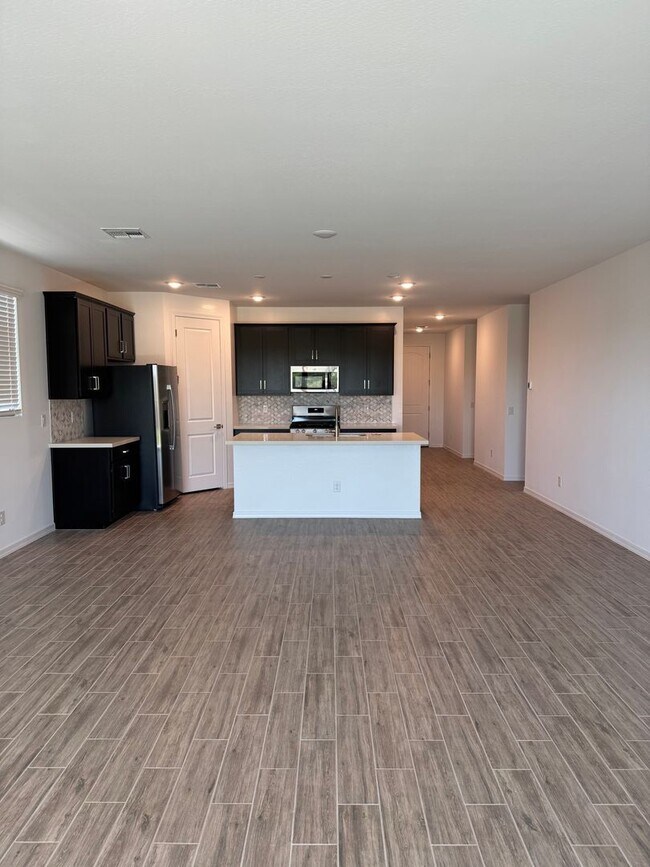 Foto del edificio - BRAND NEW HOME IN ALORAVITA IN PEORIA