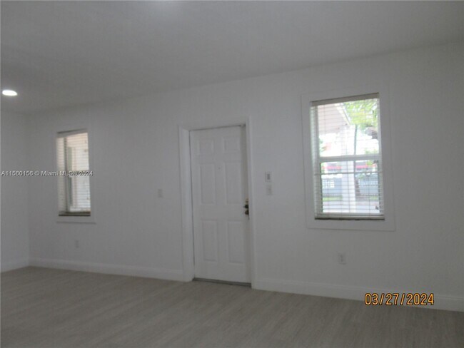 Foto del edificio - 4245 SW 7th St