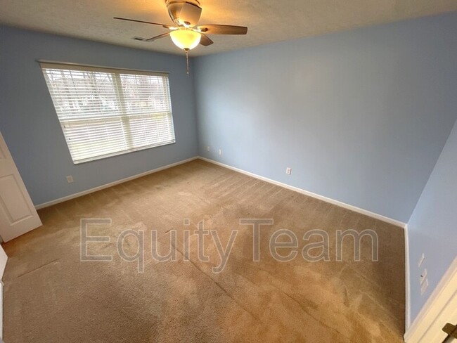 Building Photo - 7580 Lake Pointe