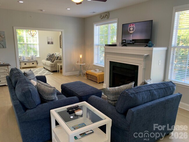 Foto del edificio - 9033 Rosalyn Glen Rd