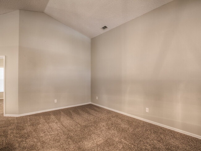 Building Photo - 13628 Emeraldview Dr