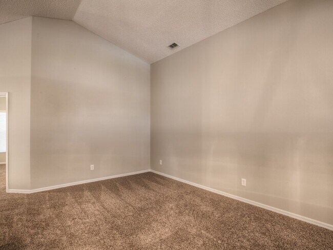 Foto del edificio - 13628 Emeraldview Dr