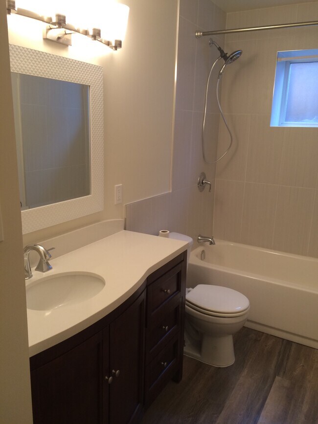 Photo du bâtiment - 2 Bed 1 Bath Unit in Edmonton, AB