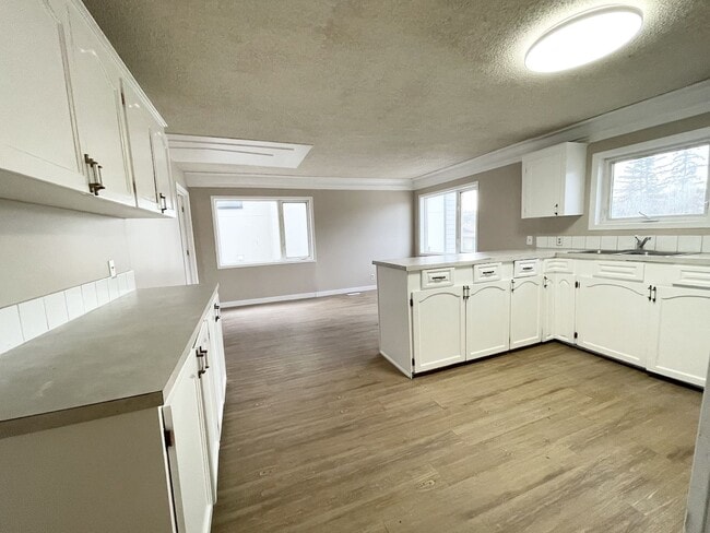 Building Photo - 4324 Bowness Rd NW
