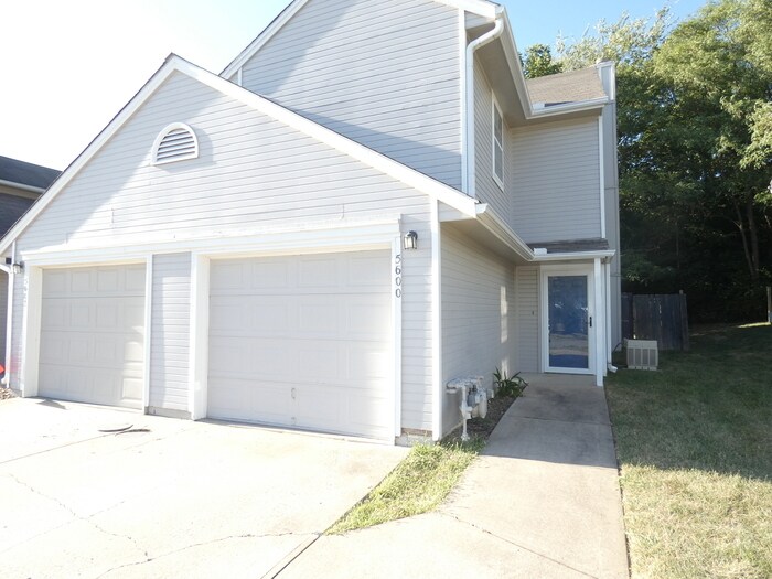 Primary Photo - Beautiful Town Home in Park Hill School Di...