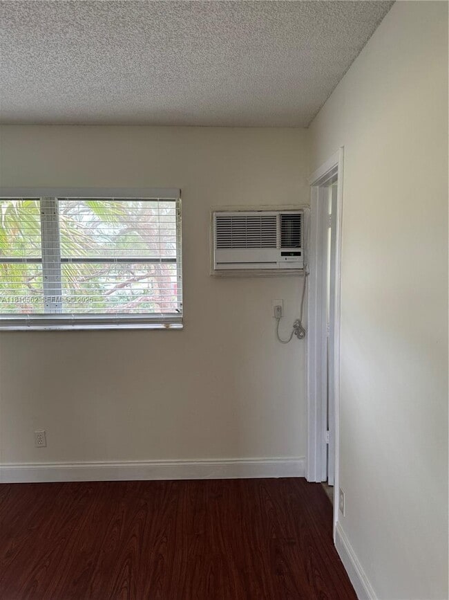 Building Photo - 5156 NE 6th Ave