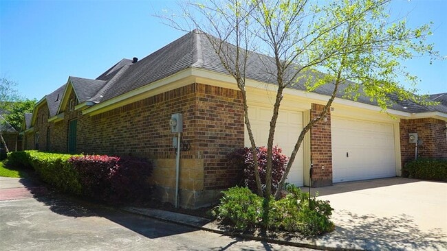 Building Photo - 203 Iris Park Ct