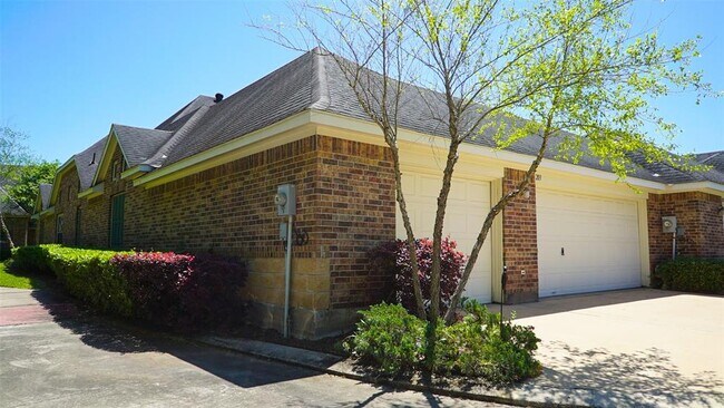 Foto del edificio - 203 Iris Park Ct