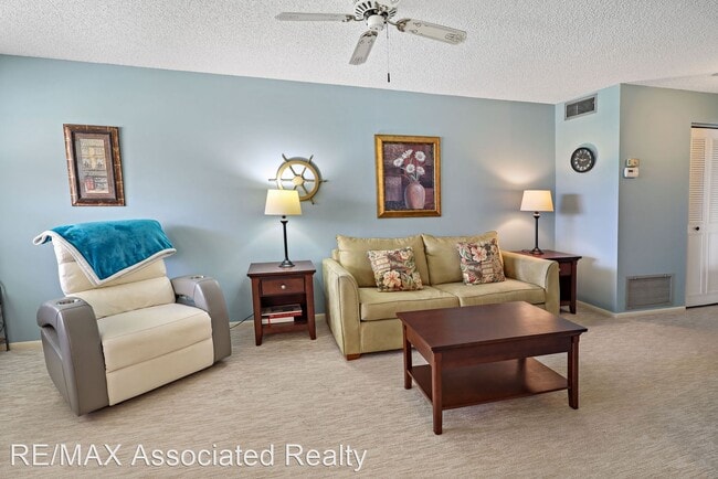 Building Photo - 1 br, 1.5 bath House - 65 Woodland Drive #205