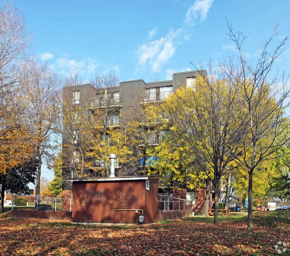 Building Photo - Bluewater Park