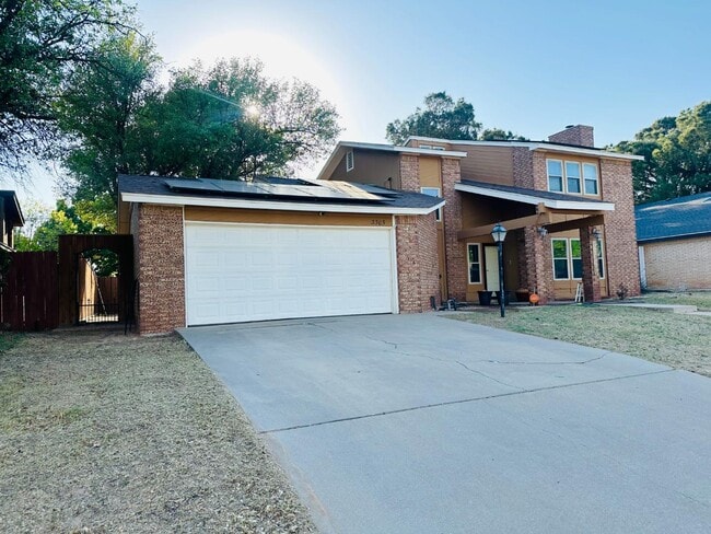 Building Photo - 3305 Dentcrest Dr