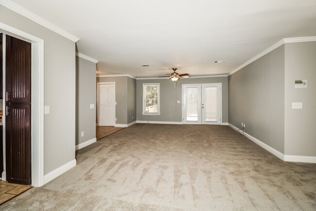 Building Photo - 401 Parlock Rd