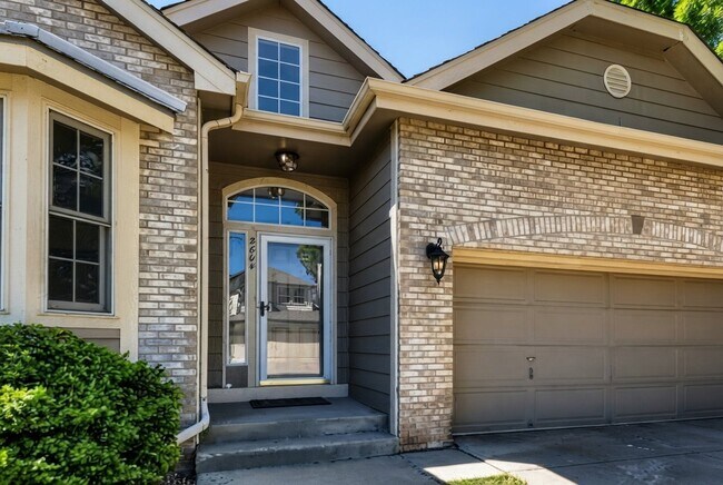Building Photo - 9604 W Long Dr
