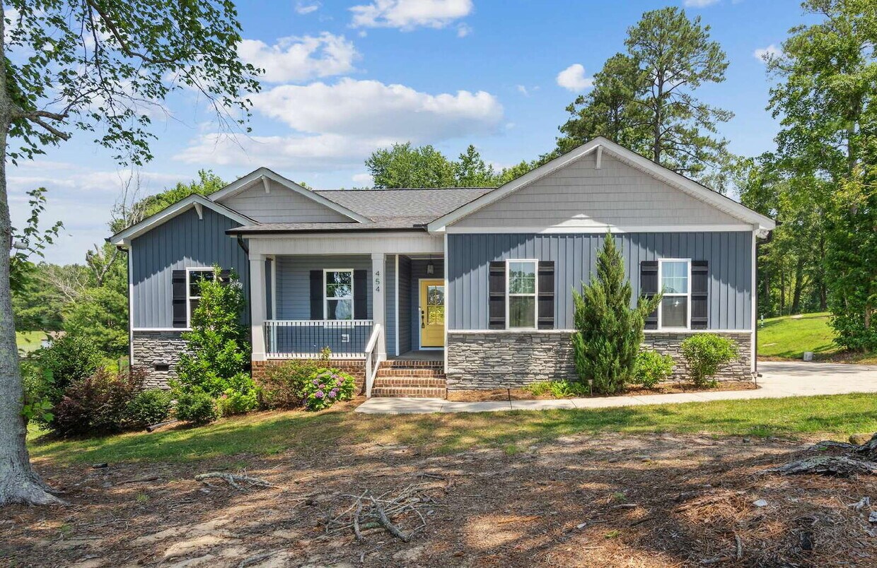 Foto principal - Charming 3-Bedroom Bunn Home with Granite ...