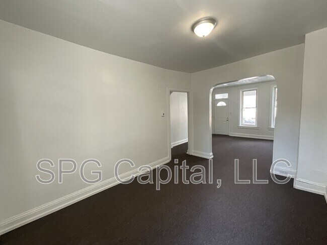 Building Photo - 330 Smyser St