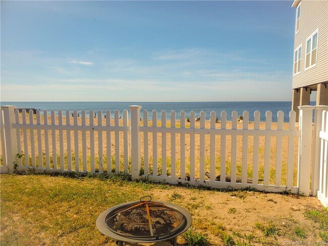 Foto del edificio - 224 Cosey Beach Ave
