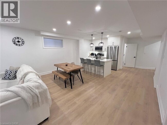 Building Photo - 31 Colin Crescent