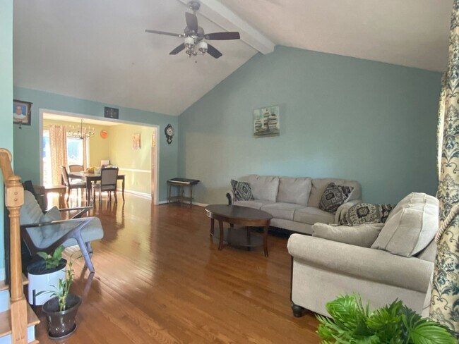 Building Photo - 3 Bedroom Single Family Home in Louisville