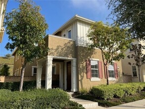 Building Photo - 789 E Sierra Madre Ave