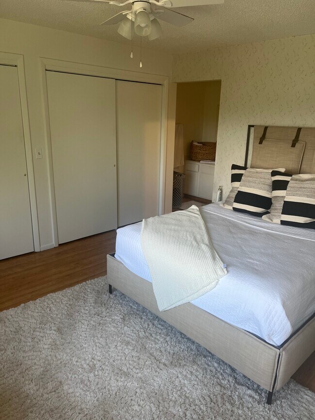 Foto del edificio - 961 Lakeside Dr