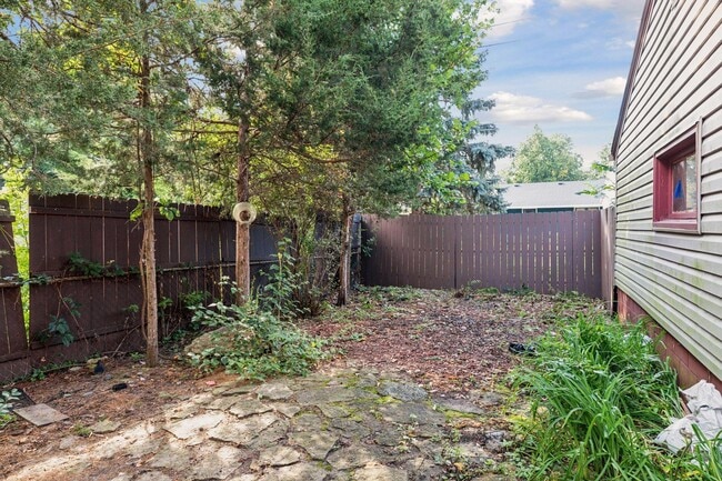 Building Photo - 796 Larpenteur Ave W