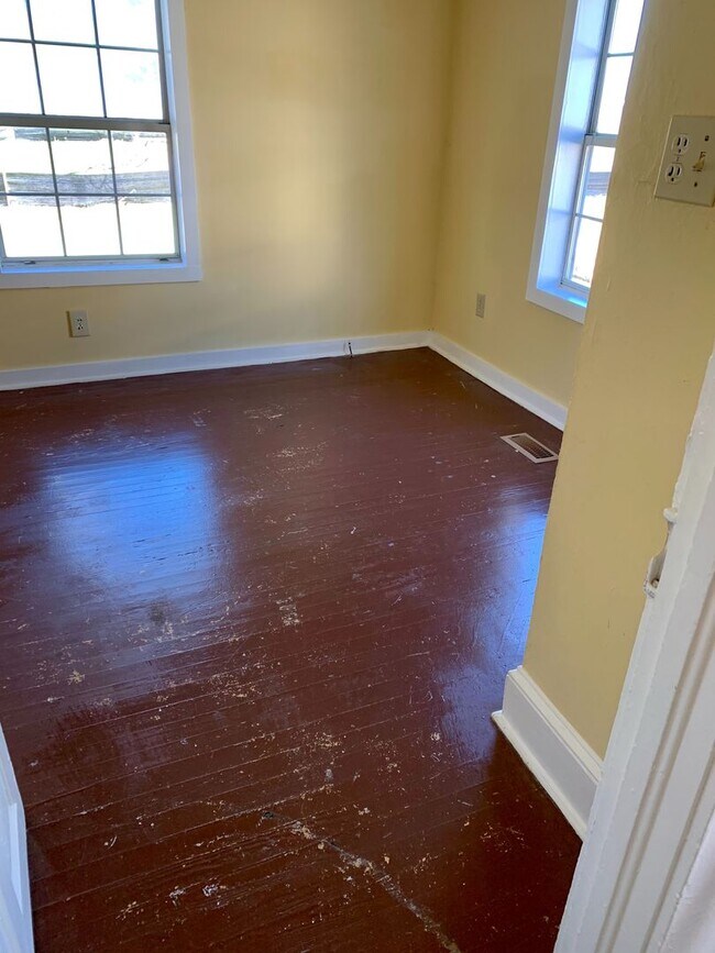 Foto del edificio - Charming 2 Bedroom with bonus room home in Historic Downtown Morehead City Walking District! Walk...