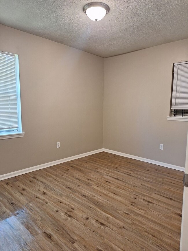 Building Photo - Very Nice Newly Renovated Home in Westwood