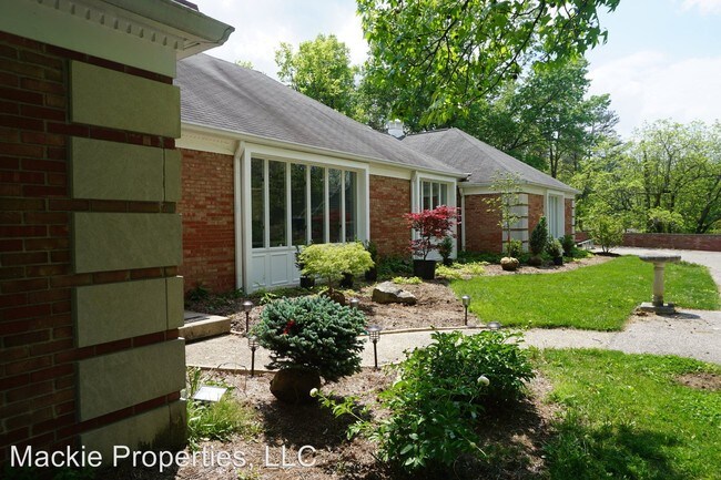 Building Photo - 1227 S Pickwick Pl