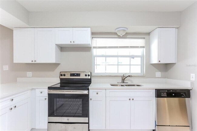 Building Photo - 2209 Malibu Dr