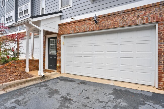 Building Photo - 324 Carlyle Park Dr