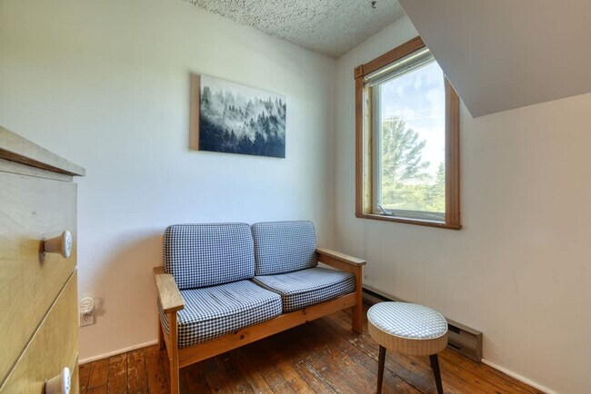Building Photo - 1690 Rue Principale