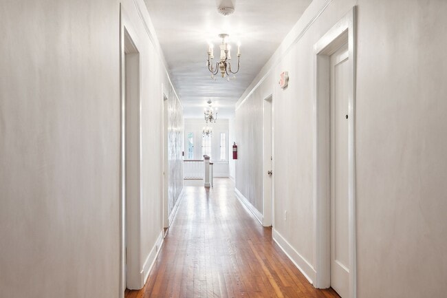 Foto del edificio - Newly Renovated 1BD/1BA Apartments in Historic Fontainebleau Neighborhood
