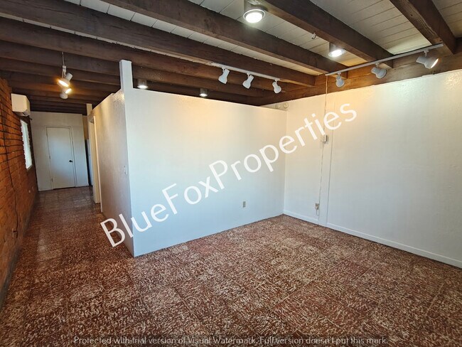 Foto del edificio - 1942 E Prince Rd