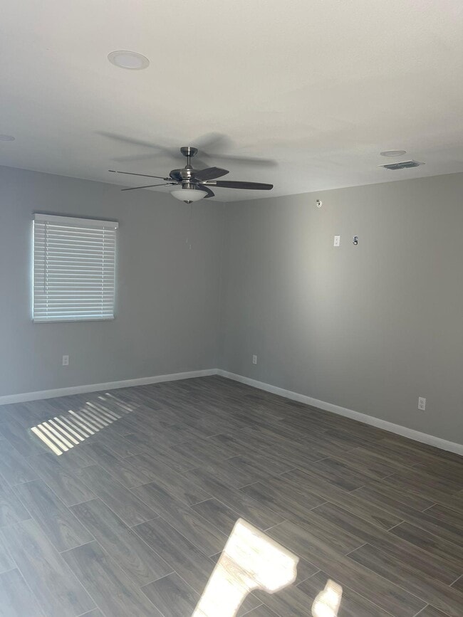 Two Bedrooms - 607 E Washington St
