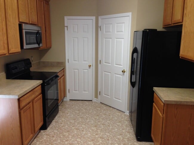 Building Photo - 250 Westbrooke Rd