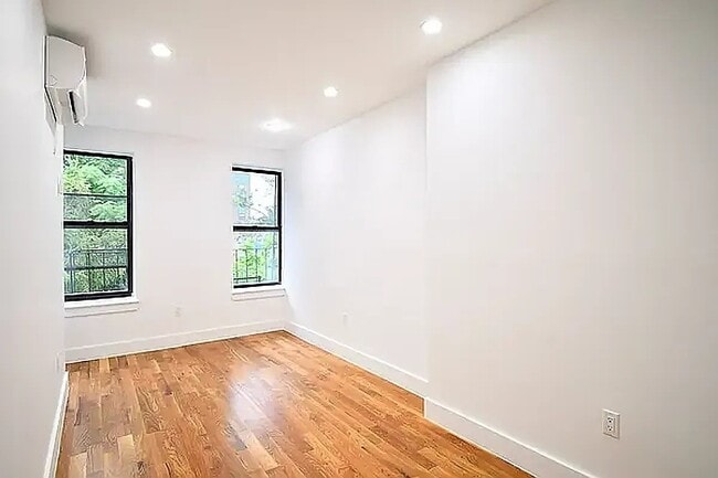 Building Photo - 588 Quincy St