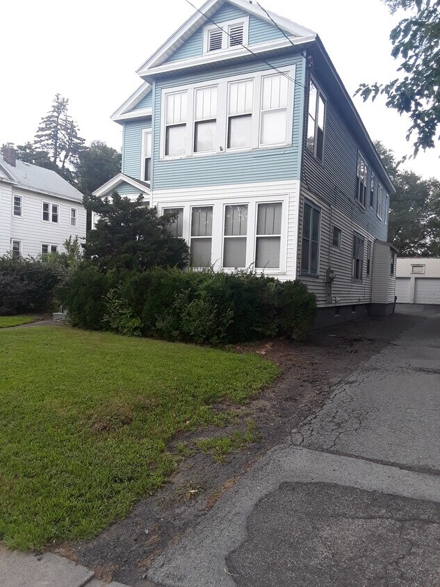 Foto principal - 1057 Washington Ave