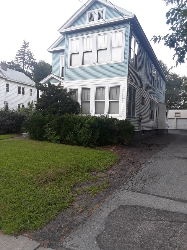 Primary Photo - 1057 Washington Ave