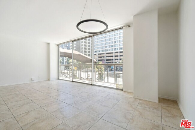 Foto del edificio - 10747 Wilshire Blvd