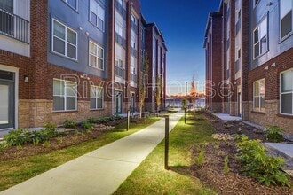 Interior Photo - River House Apartments