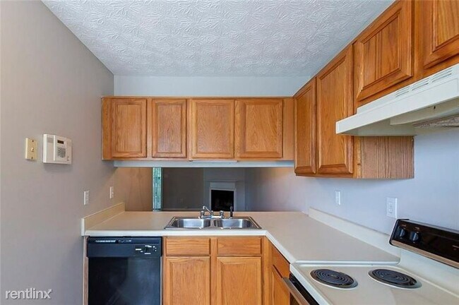 Building Photo - 2 br, 2.5 bath Townhome - 114 Lakestone Court