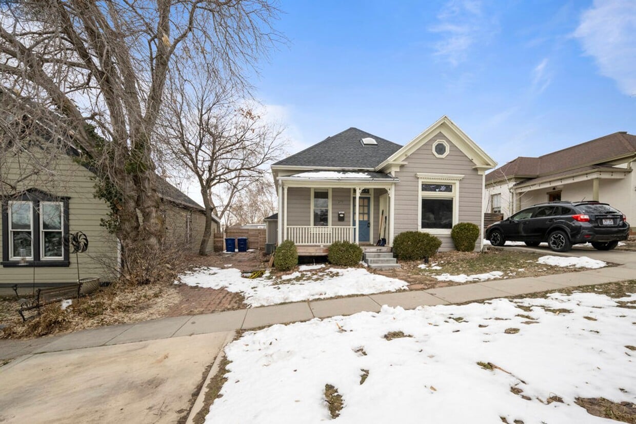 Primary Photo - Beautiful Home in Amazing Salt Lake Location!