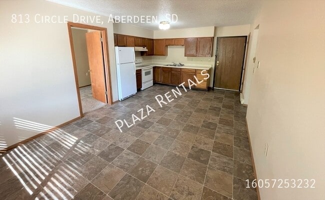 Building Photo - 213 13th Ave E