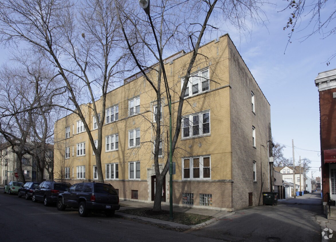 Building Photo - 3235-3237 N Oakley Ave