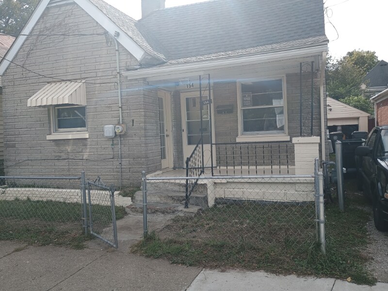 Primary Photo - 154 E 7th St