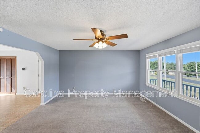 Building Photo - 1607 McFarland Dr