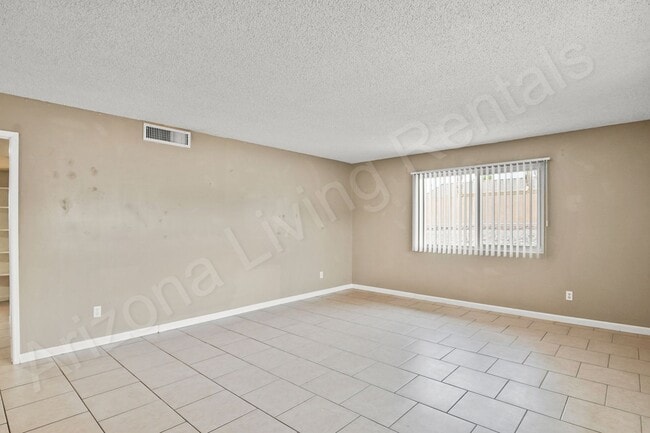 Building Photo - 703 Desert Glen Dr