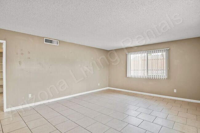 Foto del edificio - 703 Desert Glen Dr