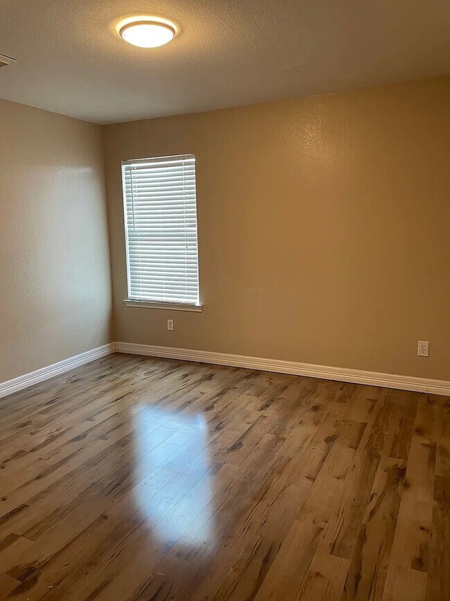 Foto del edificio - 18211 Temple Hill Ln